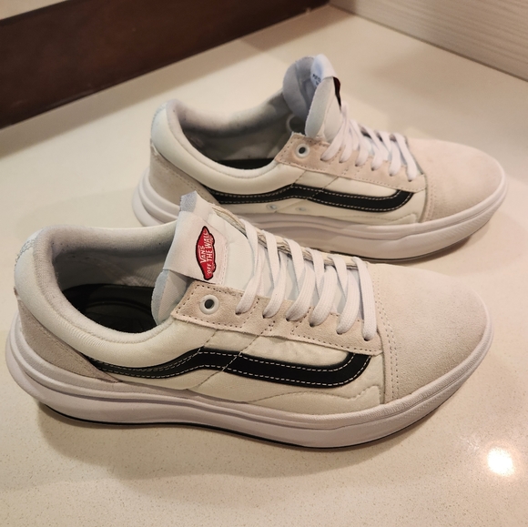 Old Skool Overt CC Shoe VANS- brand new shape* ladies 10 or men's 8.5 - White. - Picture 6 of 11